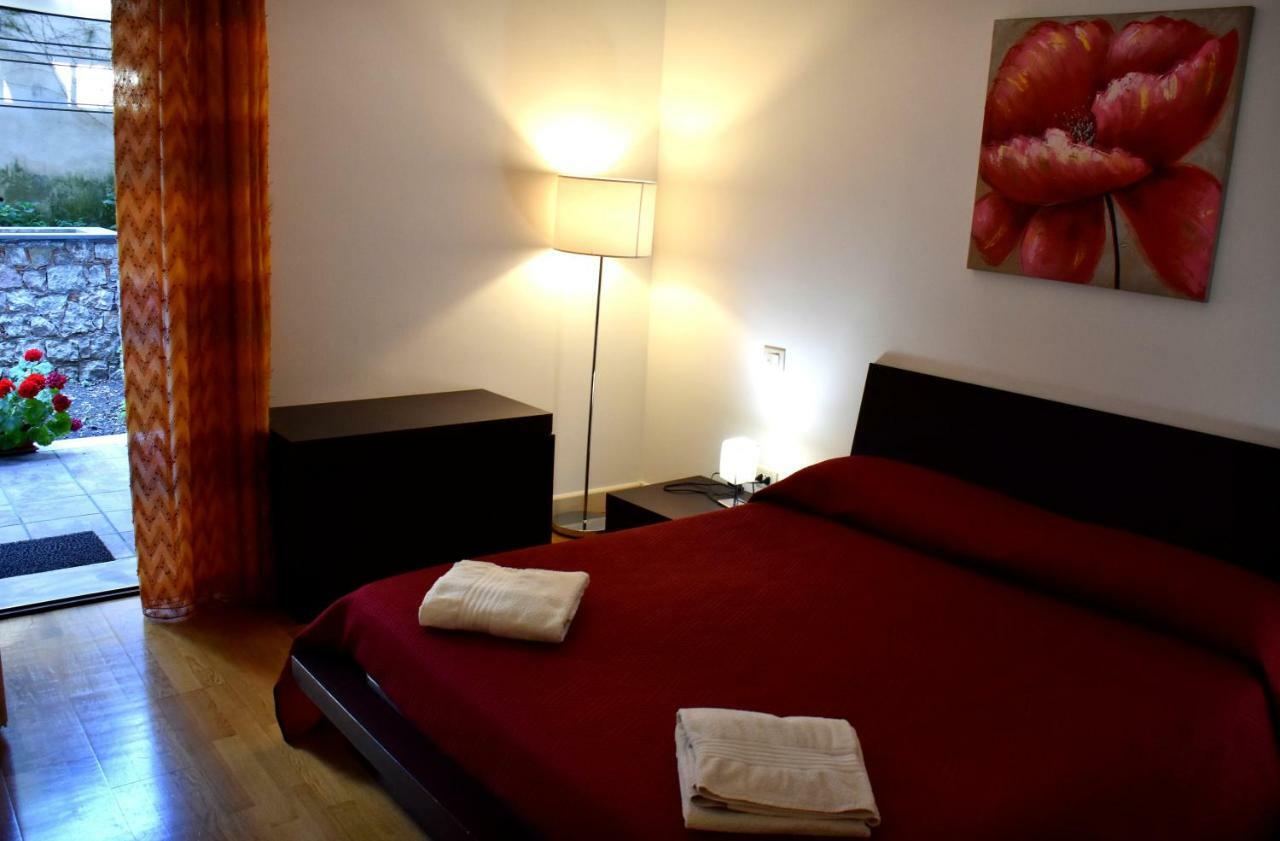 Taormina Sunny Apartment - Taormina Holidays Екстер'єр фото